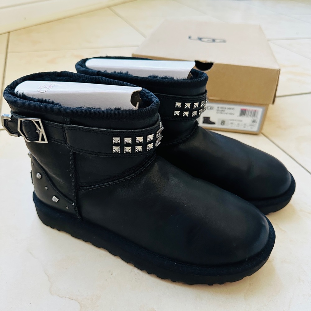 RARE! UGG Neva Deco Rhinestone Studs Boots Size 8